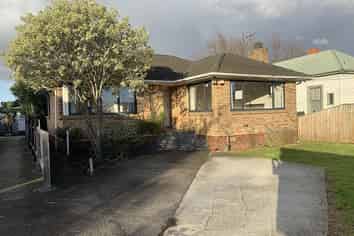 80 Commissariat Road, Mount Wellington