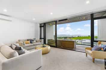 64 Te Oneroa Way, Long Bay