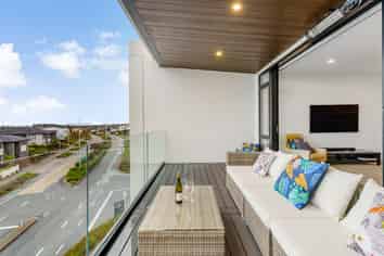 64 Te Oneroa Way, Long Bay