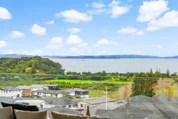 64 Te Oneroa Way, Long Bay