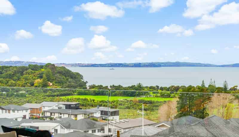 64 Te Oneroa Way, Long Bay