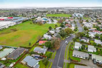 17 Barneys Farm Road, Clendon Park