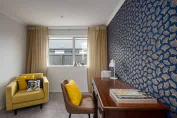 19 Dinning Road , Riverhead