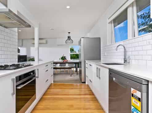 1 Weatherly Road, Torbay