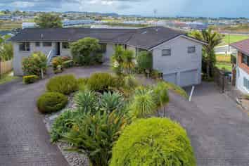22 Tawhana Crescent, Red Beach