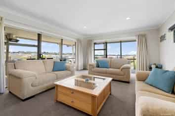 22 Tawhana Crescent, Red Beach