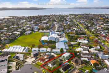 7 Gwendoline Avenue, Te Atatu Peninsula