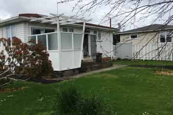 11 Matapouri Road, Mangere Bridge