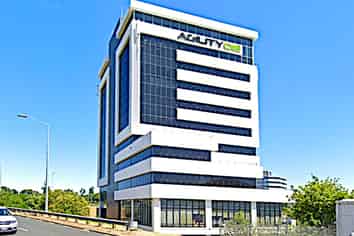 Office with Natural light and View