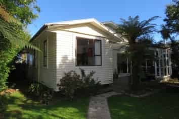 40 Disraeli Street, Westport