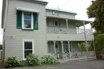 2 / 165a Hinemoa Street, Birkenhead