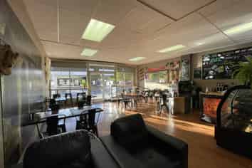 ICONIC CATCHING PEN CAFE