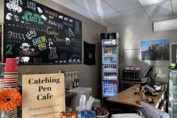 ICONIC CATCHING PEN CAFE