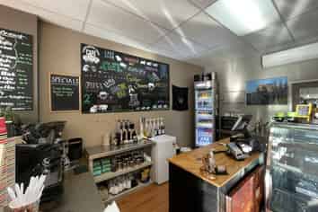 ICONIC CATCHING PEN CAFE