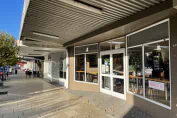 ICONIC CATCHING PEN CAFE