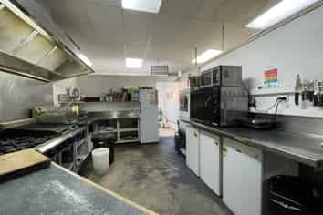 ICONIC CATCHING PEN CAFE