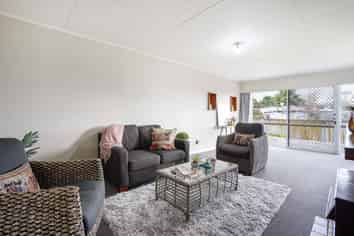 8 Hendon Place, West End