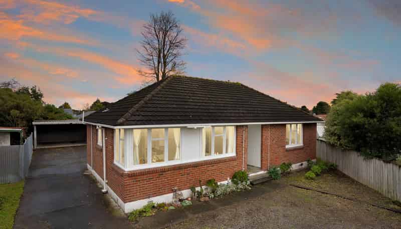 8 Hendon Place, West End