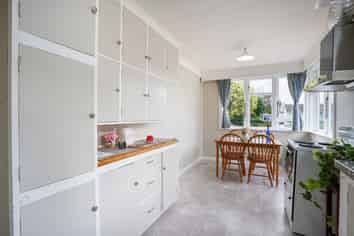 8 Hendon Place, West End