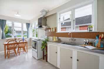 8 Hendon Place, West End