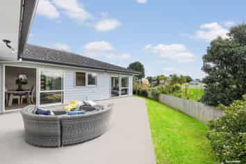 6 Neill Boak Place, Beachlands