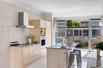 9 Manchester Drive, Flat Bush