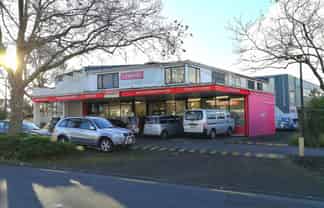 Large Retail/Office Building For Lease