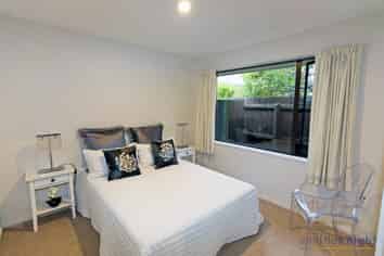 2/44 Division Street, Riccarton