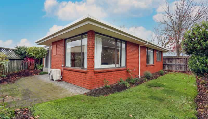 2/44 Division Street, Riccarton