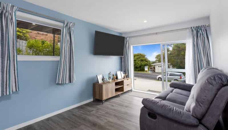 a/52 Ayton Drive, Totara Vale