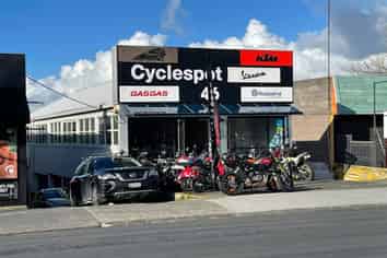 Prime Frontage on Barry's Point Road