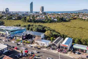 Prime Frontage on Barry's Point Road