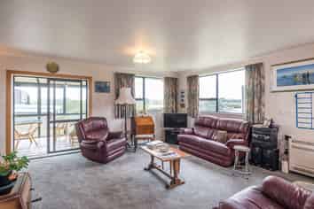 5 Mahoe Street, Otaki Beach