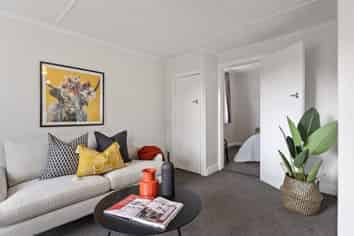 195 College Street, West End