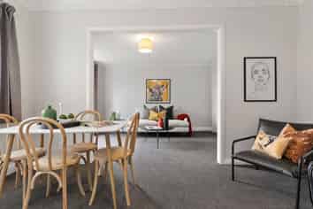 195 College Street, West End