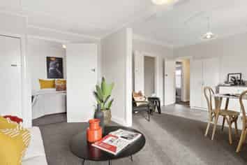 195 College Street, West End