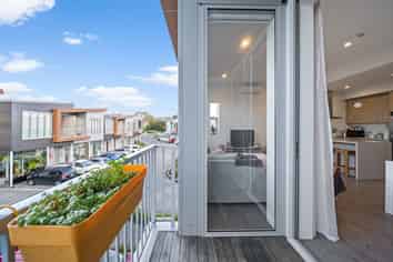 Quality Live/Work Unit in the Heart of Albany