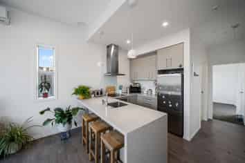 Quality Live/Work Unit in the Heart of Albany