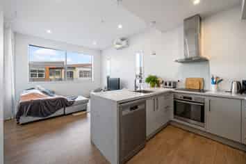 Quality Live/Work Unit in the Heart of Albany