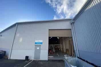 High profile warehouse and showroom opportunity