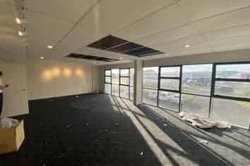 High profile warehouse and showroom opportunity