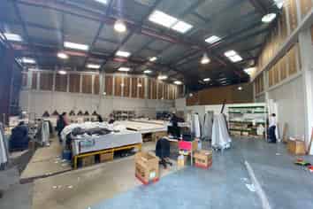 High profile warehouse and showroom opportunity