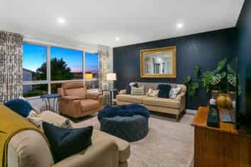 64 Caldera Drive, Long Bay