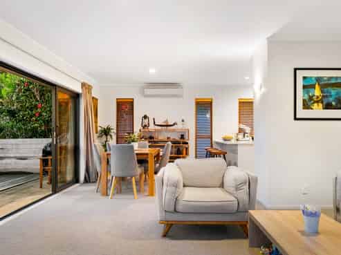 67 Seaview Road, Castor Bay