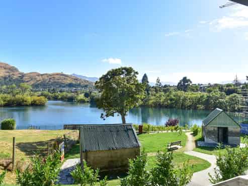 1 and 1A William Rees Place, Kelvin Heights