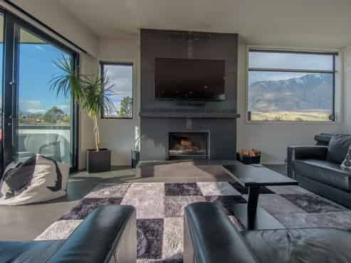 1 and 1A William Rees Place, Kelvin Heights