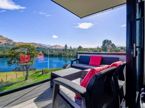 1 and 1A William Rees Place, Kelvin Heights