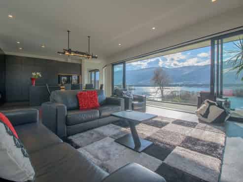 1 and 1A William Rees Place, Kelvin Heights