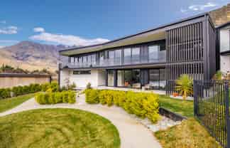 1 and 1A William Rees Place, Kelvin Heights