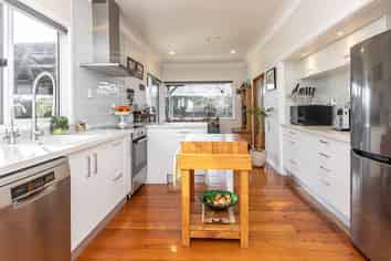 12A Tomoana Road, Mahora